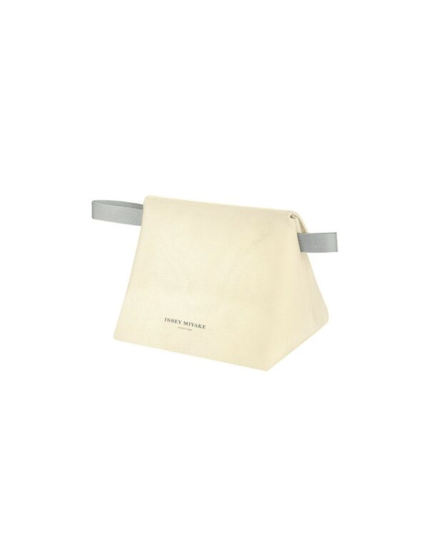 איסי מיאקי תיק רחצה בז' ISSEY MIYAKE IVORY SHOWER BAG